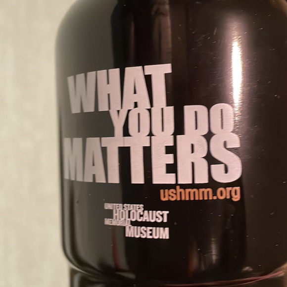 US Memorial Holocaust Museum Aluminum Water Bottle What You Do Matters - Picture 2 of 5